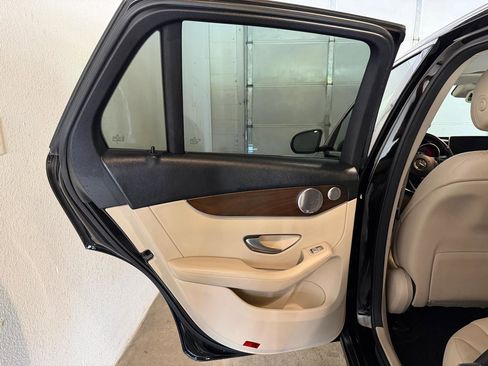 Used 2019 Mercedes-Benz GLC 300 4MATIC image 12