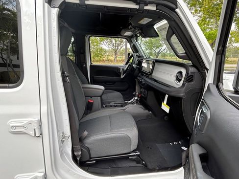 New 2024 Jeep Wrangler Unlimited Sahara AWD/4WD image 18