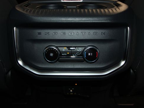 New 2026 Ford Expedition Active image 24