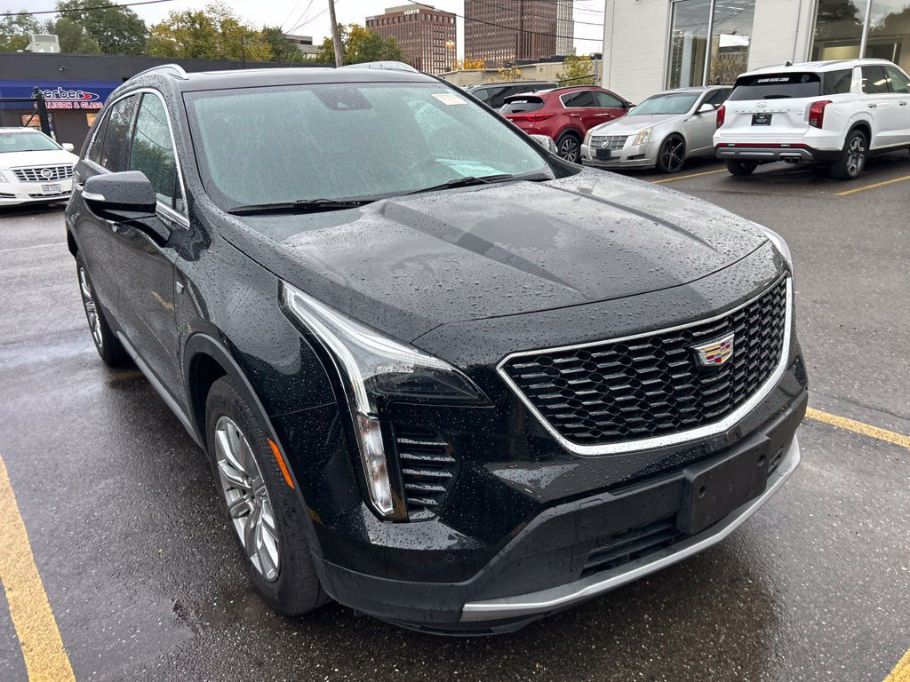 Used 2023 Cadillac XT4 Premium Luxury w/ Sun And Sound Package AWD/4WD image 2