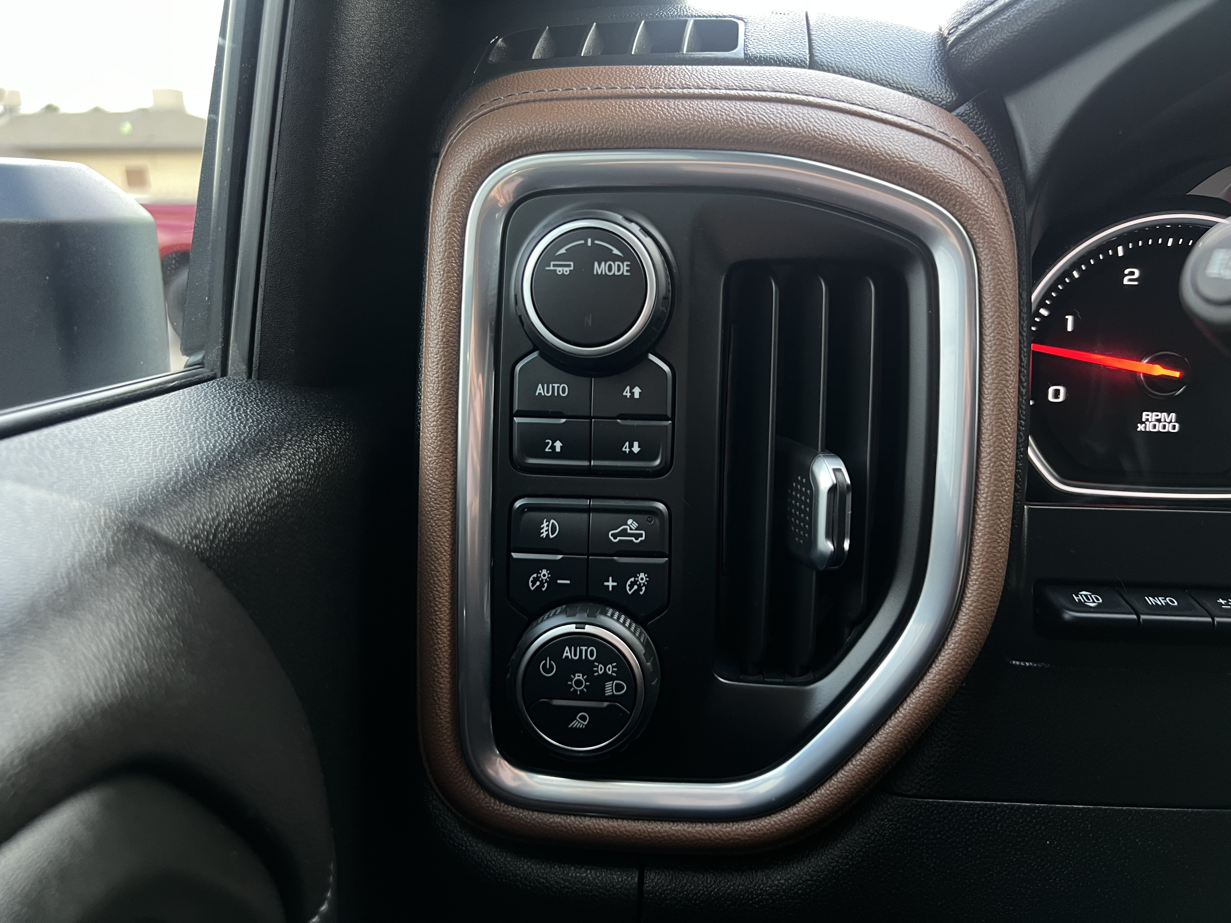 Used 2021 Chevrolet Silverado 3500 High Country w/ Technology Package AWD/4WD image 25