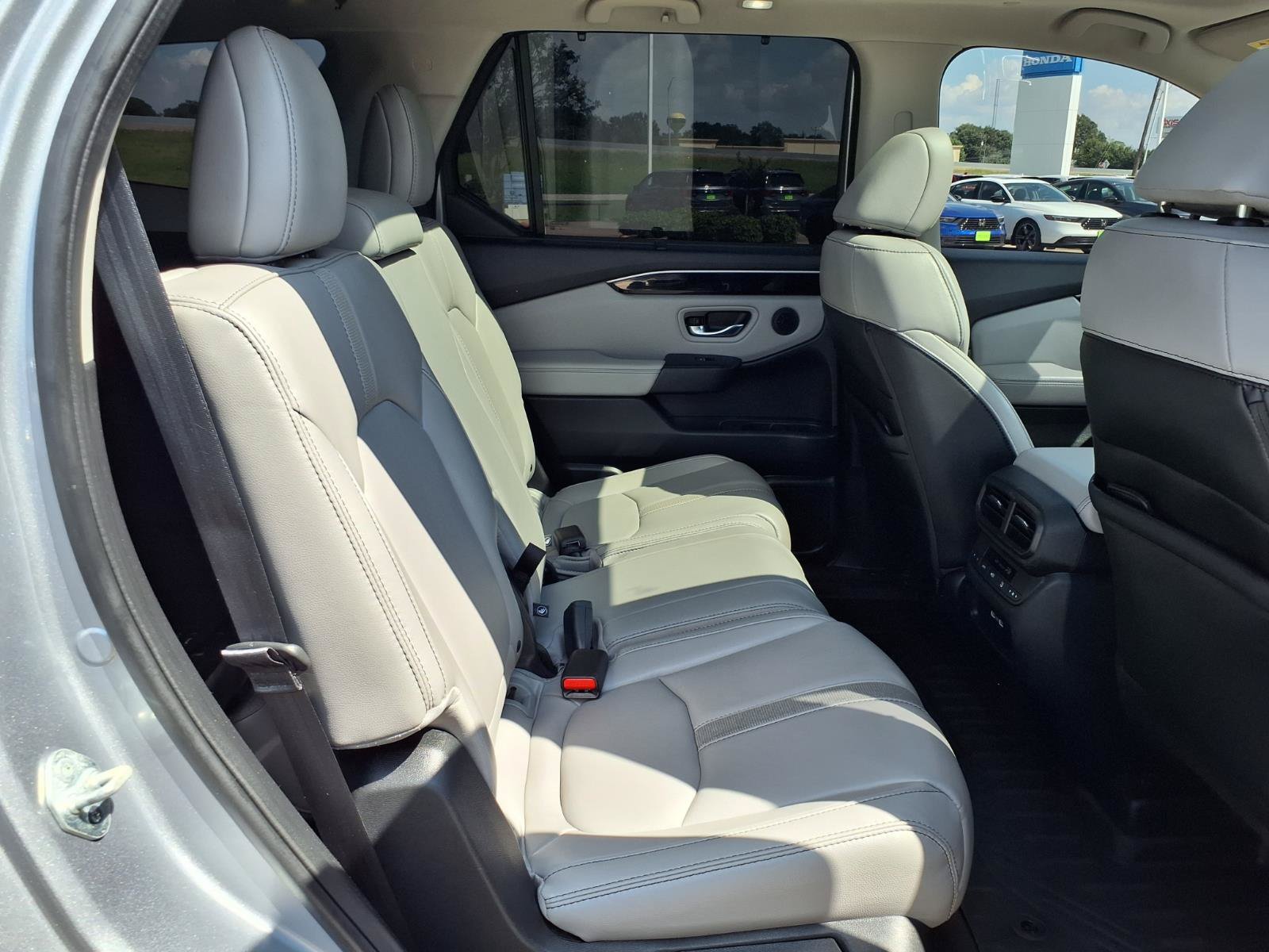 Used 2023 Honda Pilot Touring image 16