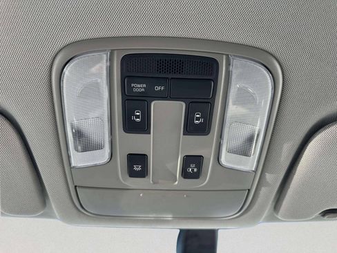 Used 2017 Kia Sedona LX w/ LX Essentials Premium Package FWD image 38