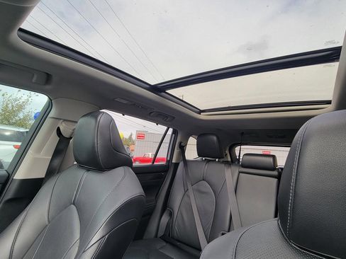 Used 2021 Toyota Highlander Limited image 9