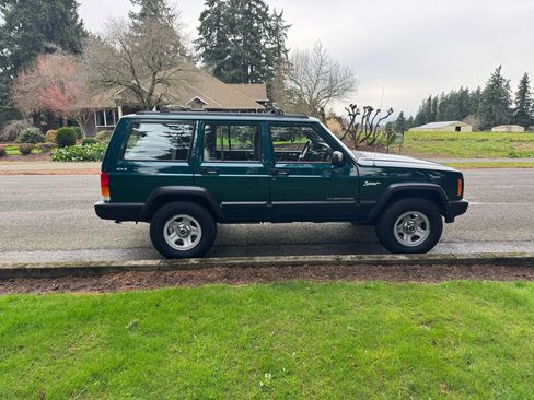 Used 1998 Jeep Cherokee Sport image 6