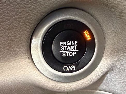 Used 2018 Chrysler Pacifica Touring-L FWD image 20