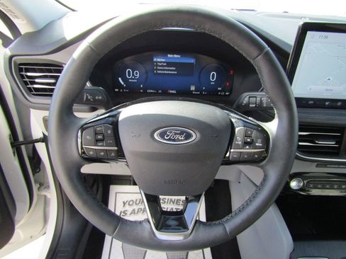 Used 2025 Ford Escape Platinum w/ Premium Technology Package AWD/4WD image 12