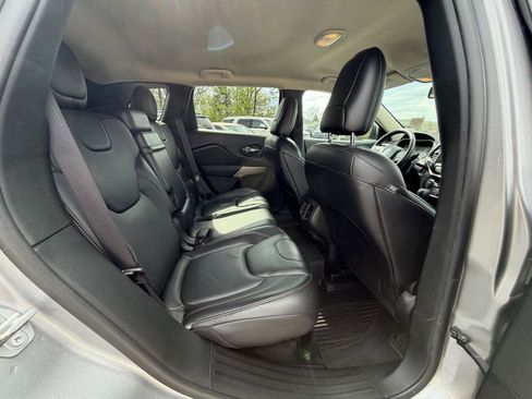 Used 2017 Jeep Cherokee Limited FWD image 24