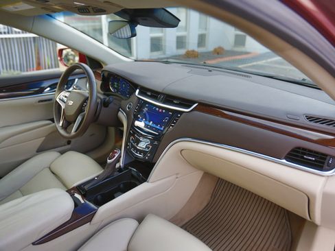 Used 2016 Cadillac XTS Premium image 22