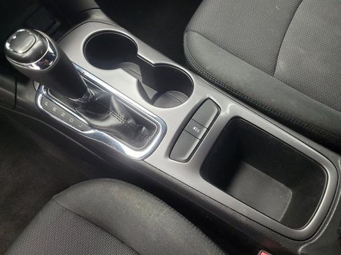 Used 2018 Chevrolet Cruze LT w/ Convenience Package image 26