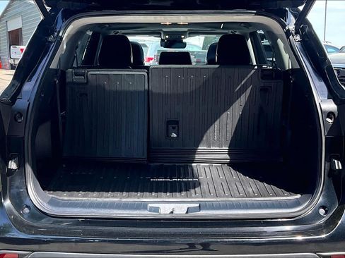 Used 2023 Toyota Highlander XLE AWD/4WD image 31