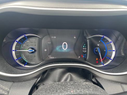 Used 2022 Chrysler Pacifica Touring-L FWD image 16