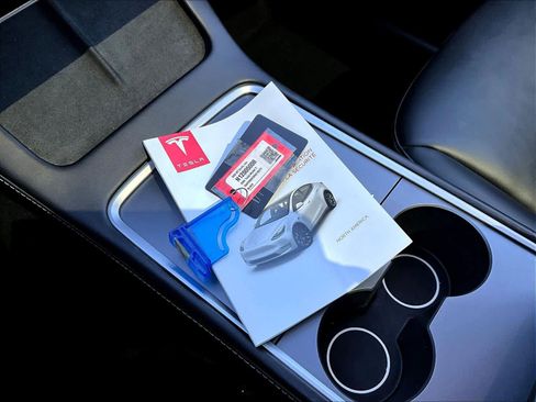 Used 2024 Tesla Model Y Long Range AWD/4WD image 29