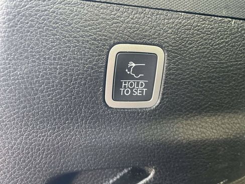 Used 2024 Jeep Wagoneer L Series II w/ Flexible Seating Group AWD/4WD image 8