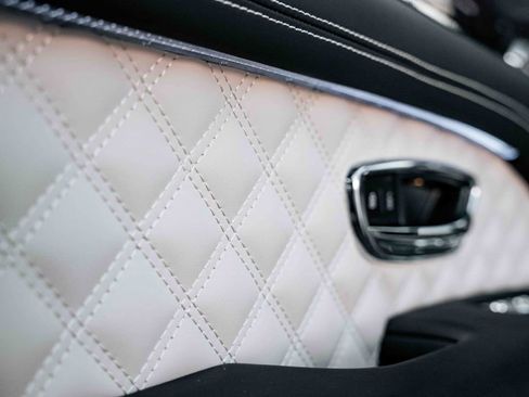Used 2021 Bentley Bentayga image 25