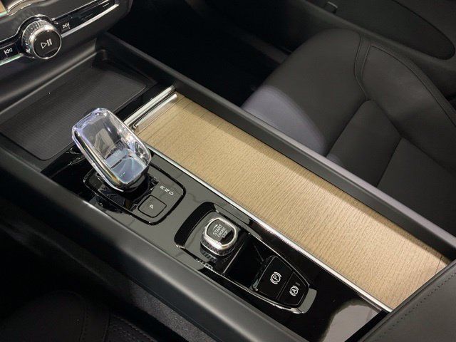 Certified 2026 Volvo XC60 B5 Plus AWD/4WD image 21