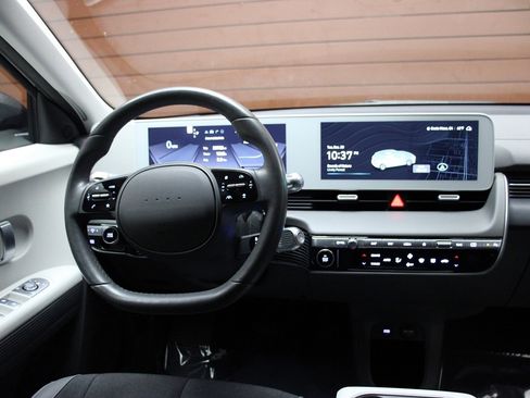 Used 2024 Hyundai Ioniq 5 SEL image 14