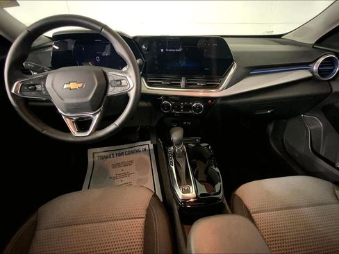 Used 2025 Chevrolet Trax LT w/ LT Convenience Package image 15