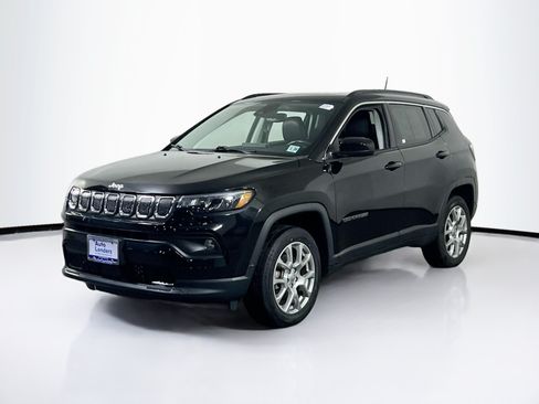 Used 2022 Jeep Compass Latitude w/ Sun and Sound Group AWD/4WD image 1