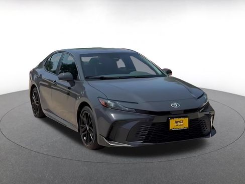 Used 2026 Toyota Camry SE FWD image 3