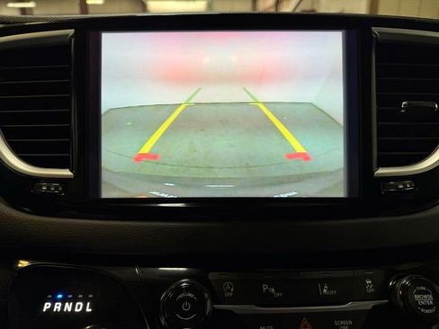 Certified 2023 Chrysler Pacifica Touring-L FWD image 19