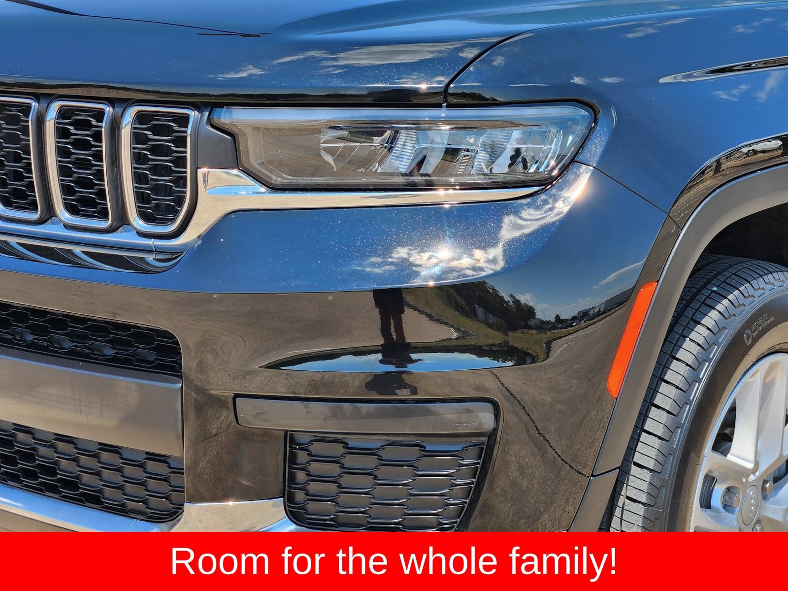Used 2025 Jeep Grand Cherokee L Laredo RWD image 10