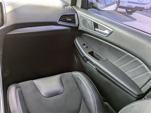Used 2023 Ford Edge ST image 17