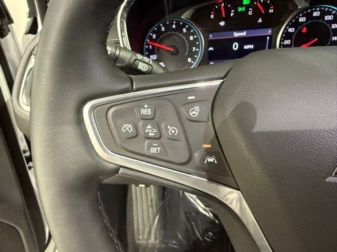 Used 2023 Chevrolet Equinox Premier image 16