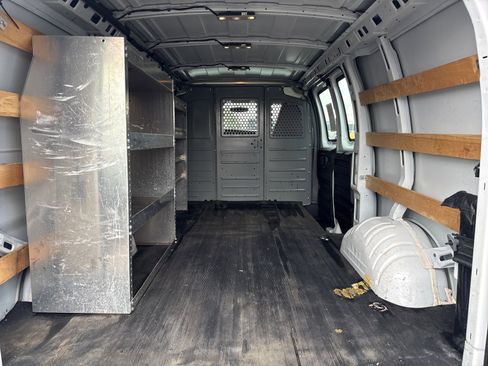 Used 2017 GMC Savana 2500 image 13