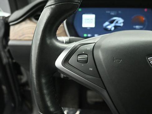 Used 2018 Tesla Model X 75D image 11