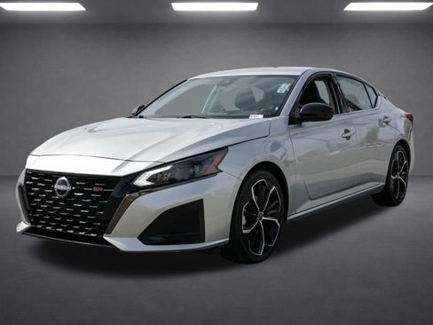 Used 2024 Nissan Altima 2.5 SR FWD image 9