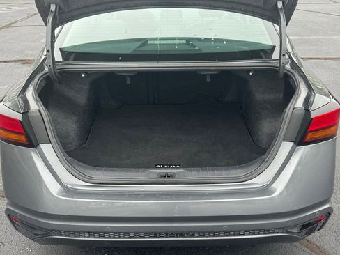 Used 2024 Nissan Altima 2.5 SV FWD image 25