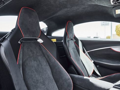 Used 2024 McLaren Artura RWD image 36