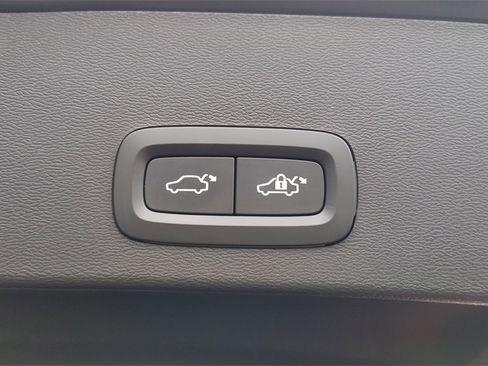 Certified 2025 Volvo XC40 B5 Plus image 29