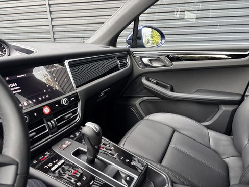 Used 2026 Porsche Macan image 11