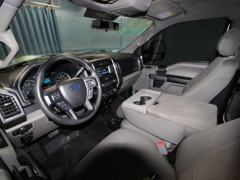 Used 2016 Ford F150 XLT image 2