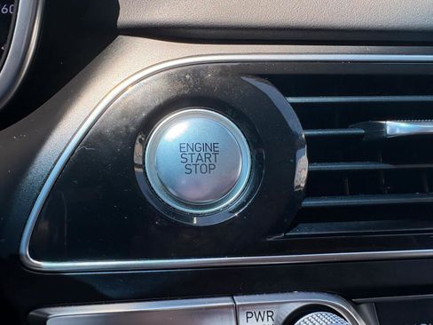 Used 2021 Genesis G70 2.0T image 30