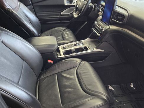 Used 2020 Ford Explorer Platinum w/ Premium Technology Package image 4