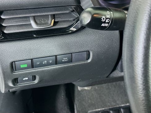 Used 2024 Nissan Sentra SV image 17