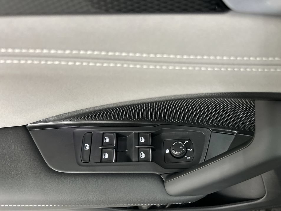 New 2026 Volkswagen Tiguan SE R-Line AWD/4WD image 12