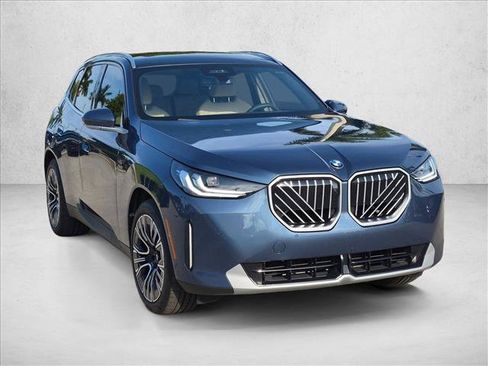 Certified 2025 BMW X3 xDrive30i w/ Premium Package AWD/4WD image 3