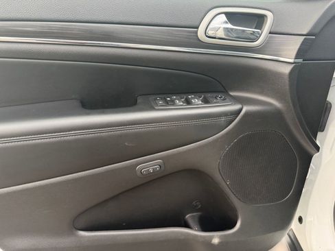 Used 2020 Jeep Grand Cherokee Limited image 14