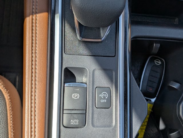 Used 2024 Nissan Pathfinder Platinum AWD/4WD image 23