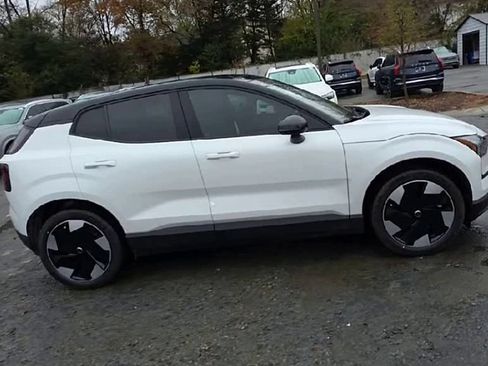 New 2025 Volvo EX30 Plus w/ Protection Package Premier AWD/4WD image 9