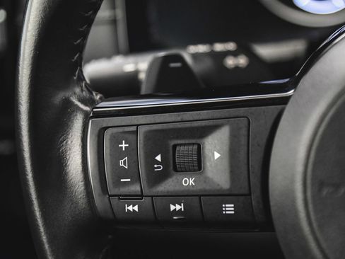 Used 2023 Nissan Pathfinder SV image 24