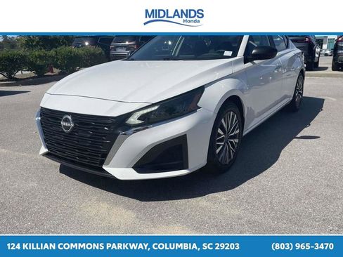 Used 2025 Nissan Altima 2.5 SV FWD image 3