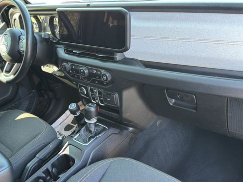 Used 2025 Jeep Gladiator Sport AWD/4WD image 38
