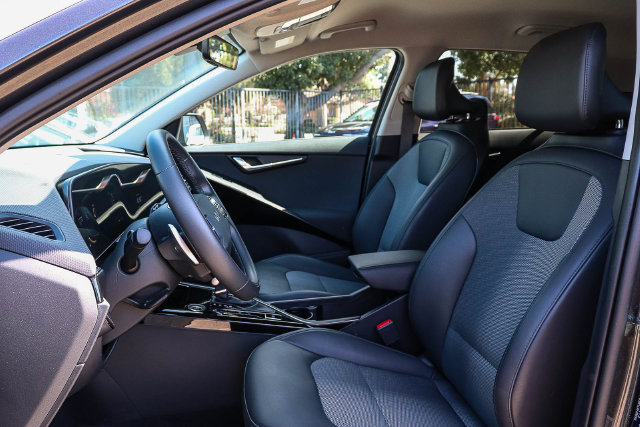 Certified 2025 Kia Niro EX FWD image 18