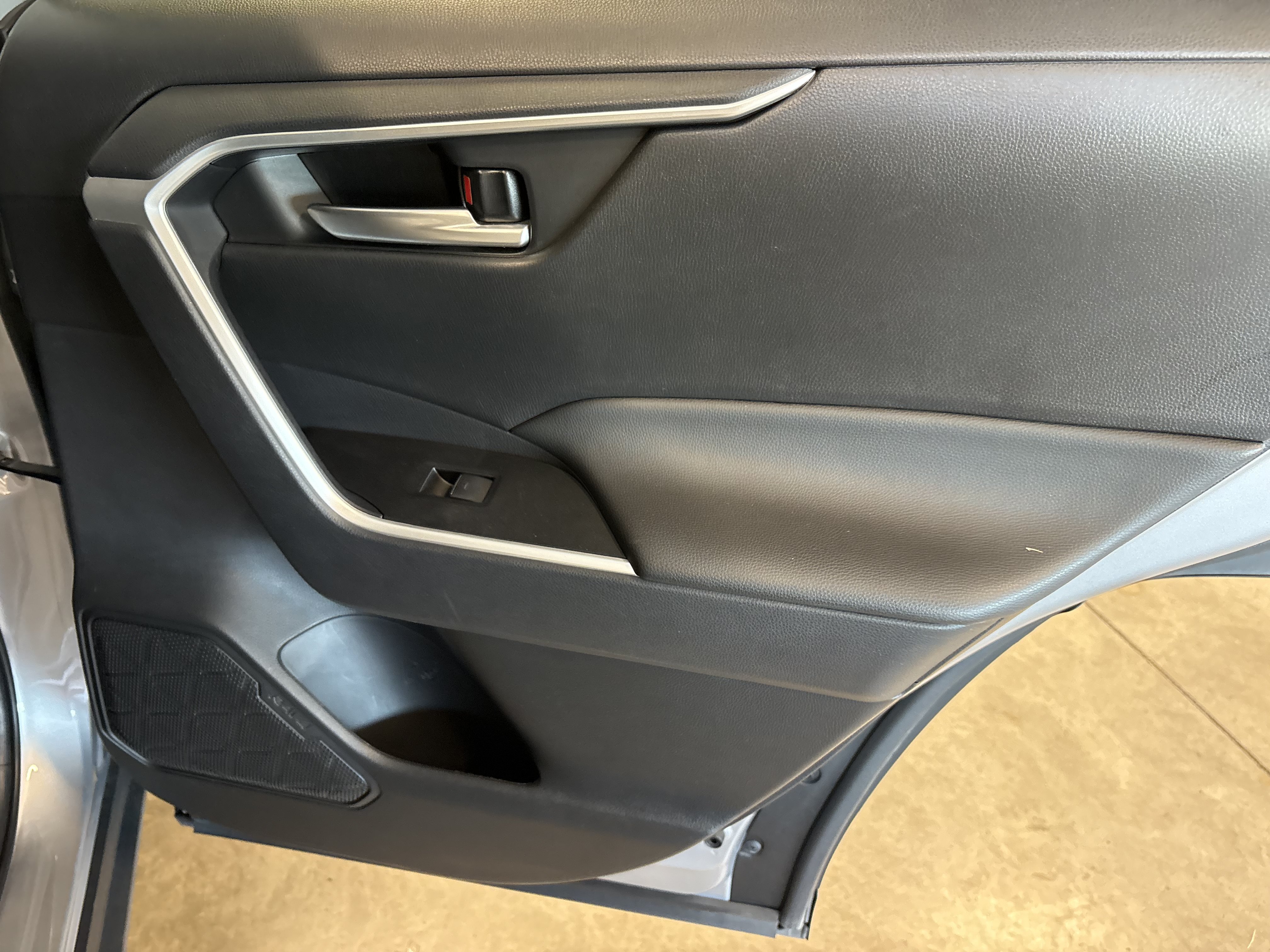 Certified 2025 Toyota RAV4 XLE FWD image 31