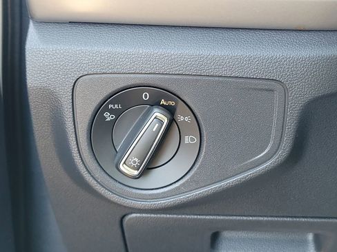 Used 2020 Volkswagen Atlas Cross Sport SE image 23